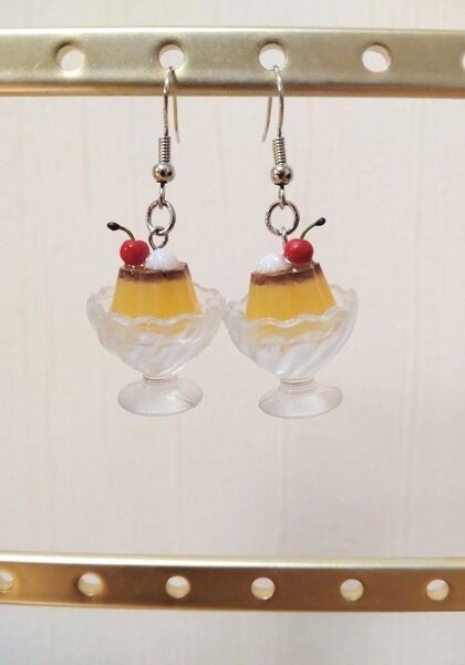 ハンドメイド ピアス プリン(お皿つき)