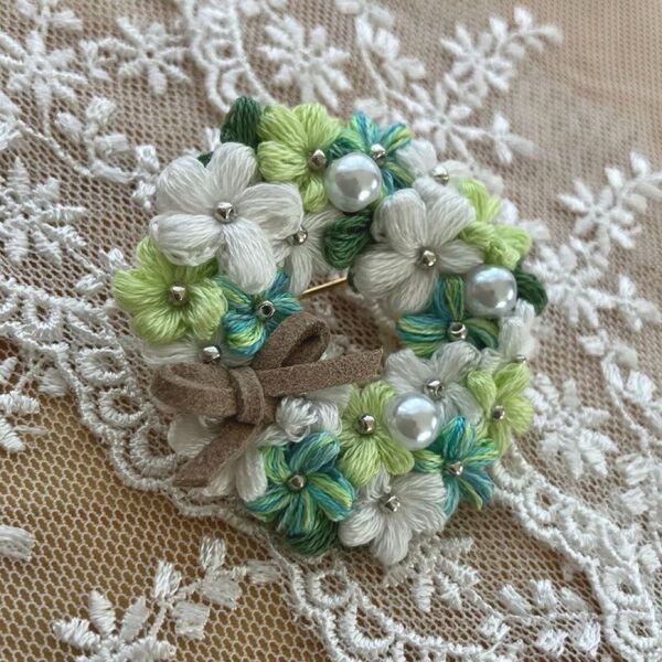 お花のブローチ ハンドメイド