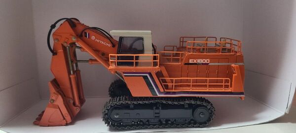 マルシン製 1/60 HITACHI Giant Excavator EX1800