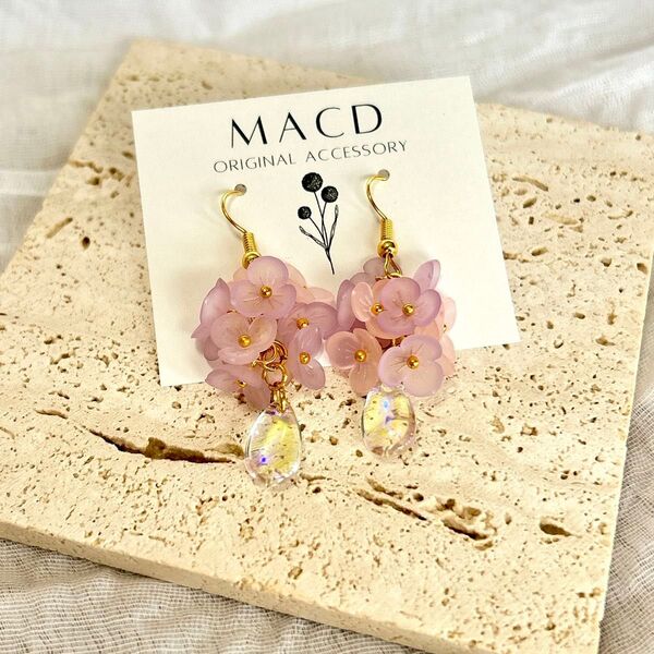 お花とクリアービーズのピアス ピンク パープル