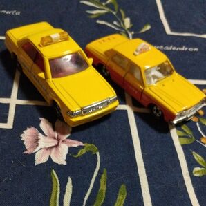 TOYOTA CROWN (×2)