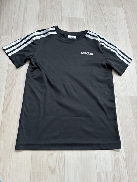 adidas Tシャツ 黒 140 半袖 スリーストライプライン