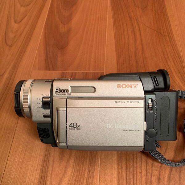 デジタルビデオカメラ SONYDCR-TRV900ジャンク品 写真のバッテリーは付いていません。