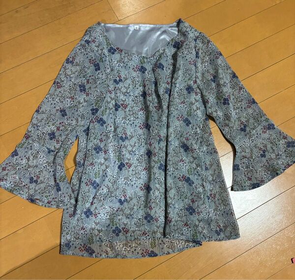 小花柄ブラウス フレアスリーブ グレー Lサイズ相当