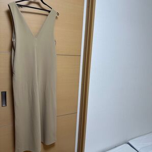 新品未使用 ベージュ ノースリーブワンピース(パンツ)