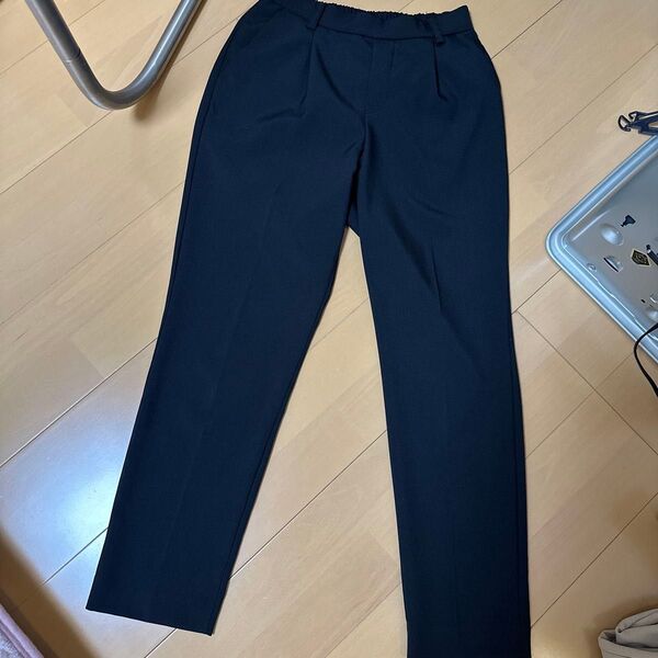レディース 黒パンツ