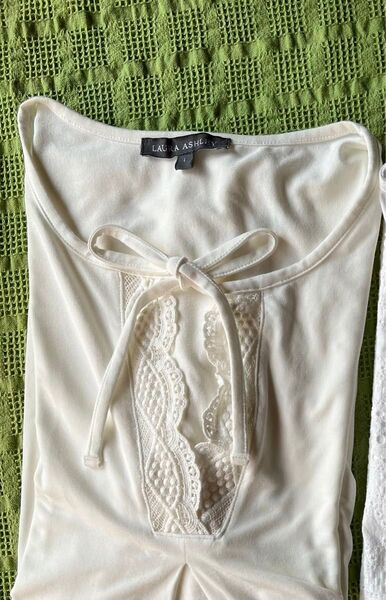 LAURA ASHLEY ローラアシュレイ トップス オフホワイト Lサイズ 半袖 Tシャツ リボン レース