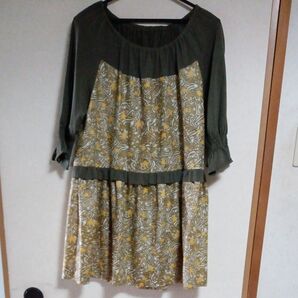 値下げ^_^可愛い^_^エスニック花柄 カーキ色モスグリーンチュニック