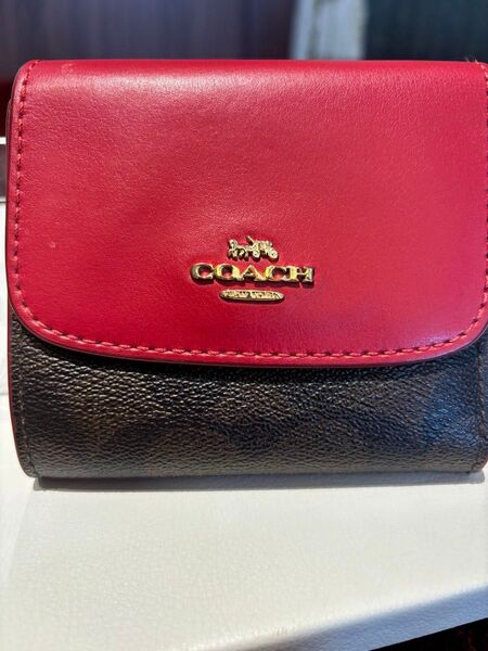 お値下げ!!COACH 三つ折り財布 レッド シグネチャー