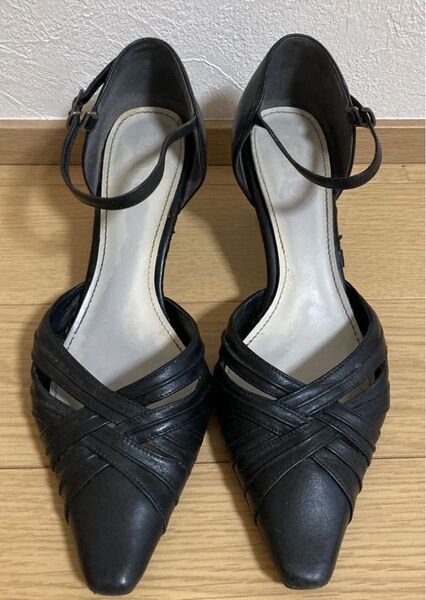 unity ユニティ パンプス ストラップ付き 黒