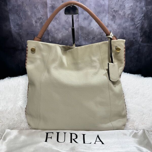 美品!FURLA フルラ レザー ショルダーバッグ 肩がけ A4可能