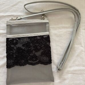 美品 近沢レース サコッシュ グレー ショルダーバッグ