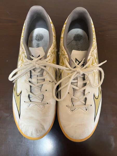 MIZUNO ALPHA サッカーシューズ ホワイト/ゴールド インドアシューズ 24.0