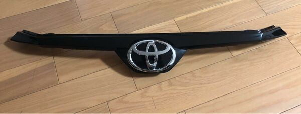 トヨタ純正 ライズ フロントグリルガーニッシュ 未装着品