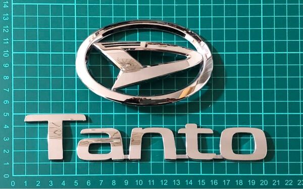 ダイハツ純正 タント バックドア エンブレム セット 中古品