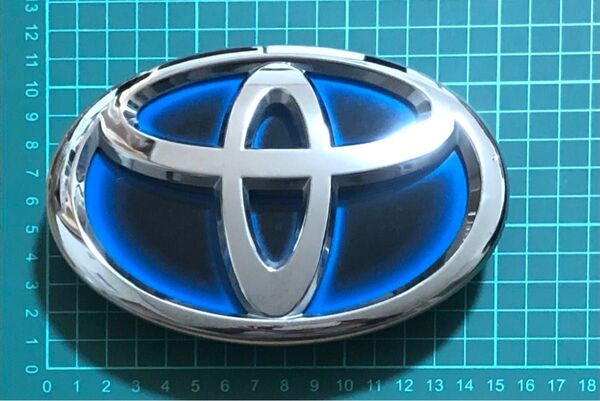 トヨタ純正 フロント エンブレム 中古品