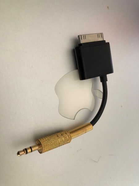 iPhone 3.5mmケーブル