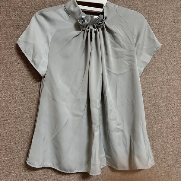 【美品】ブラウス レディース グレー パール装飾