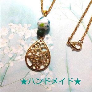 蝶透かししずくと陶器 ハンドメイド ネックレス ペンダント