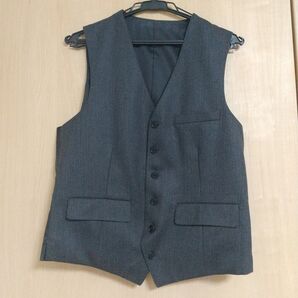 グレーのメンズベスト