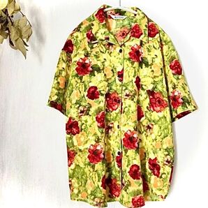 美品【レトロ柄】フラワーモチーフ/日本製/薄手 ブラウス/シャツ/ボタニカル柄/ 半袖シャツ/抽象画風 花柄/レトロモダン