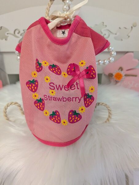 犬の服・ペット用タンクトップ ピンク いちご柄 Sweet Strawberry