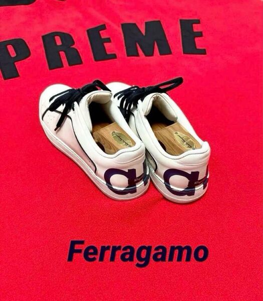 ★人気色★Ferragamoフェラガモ ガンチーニ スニーカー