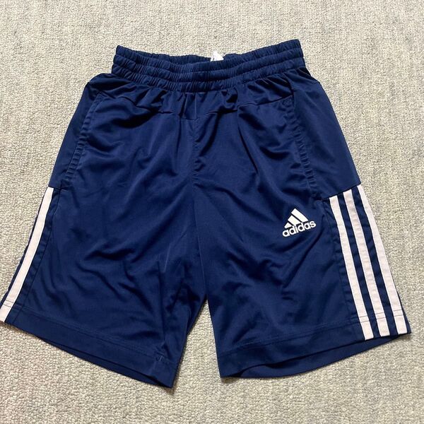 adidasハーフパンツ