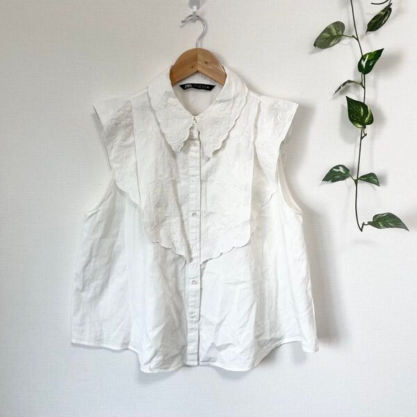 【美品】【ZARA】ザラ 刺繍入りレギュラーカラーノースリーブブラウス 白 綿