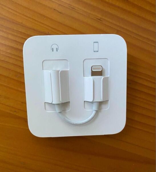 Apple純正 Lightning-3.5mm ヘッドフォンジャックアダプタ 変換アダプター イヤホンジャック