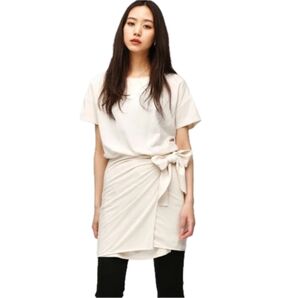 新品☆ MOUSSY カットソーワンピース 巻きスカート風 オフホワイト ワンピース フリー