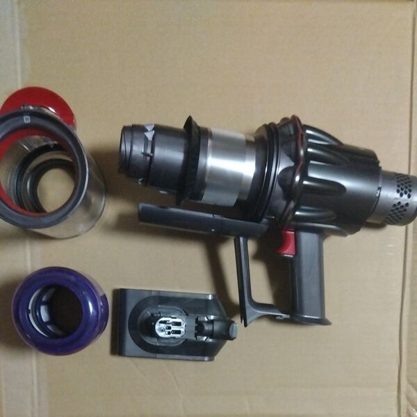 【超お買い得!】Dyson SV18新品の正規品本体と中古の周辺パーツ(エコモード52分)