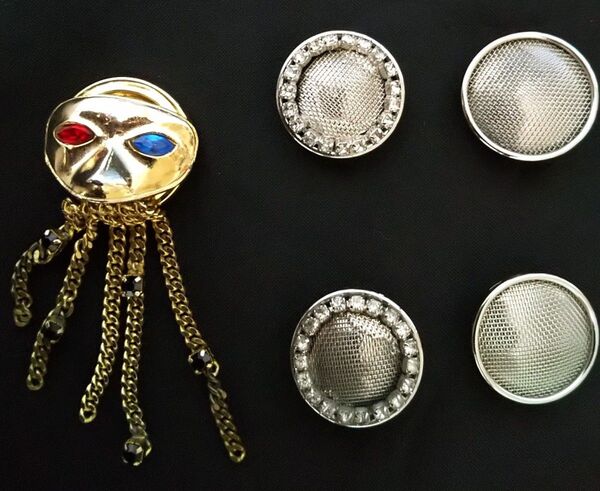 ブローチになるボタンカバー ゴールド顔モチーフ 5コセット アクセサリー カフス