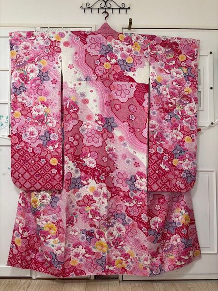 正絹 ラメがキラキラ 可愛らしい 豪華刺繍入りの素敵な振袖単品 成人式 No.29