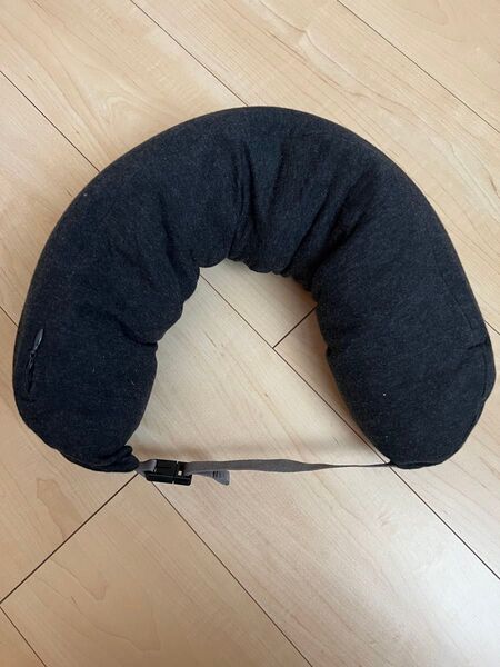 無印良品 フィットするフード付きネッククッション チャコールグレー 廃盤