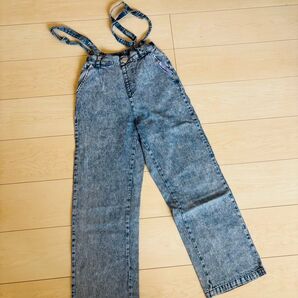 サスペンダー付きデニムパンツ