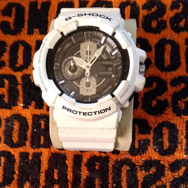 CASIO G-SHOCK ホワイト