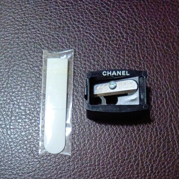CHANEL ペンシルシャープナー&スパチュラ