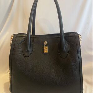 FURLA フルラ パイソン柄×ブラック トートバッグ 収納力抜群!