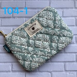 hand made 国産キルティング生地 フラットミニポーチ104-1(サックス ダマスク柄)