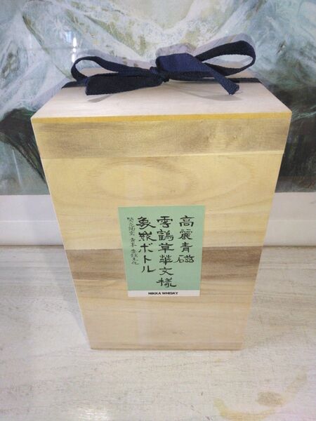 ニッカ 高麗青磁 雲鶴草華文様 象嵌ボトル 青峯 陶器 600ml 木箱付き
