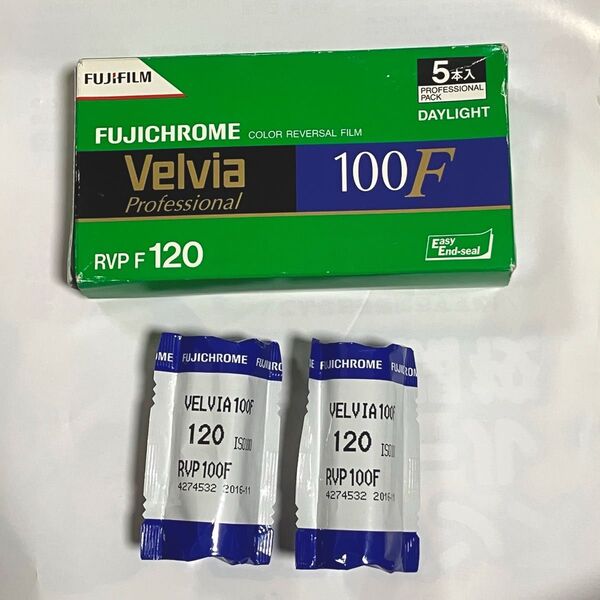 富士フイルム Velvia 100F 120 1箱(5本入り)+バラ2本