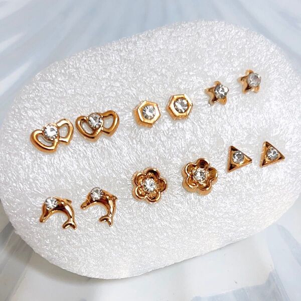 【A38】樹脂ピアス6ペア☆小粒ゴールドカラーセット