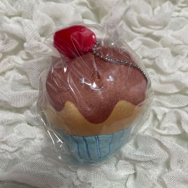 にっこりーノ パーティのぬいぐるみ いちご付きカップケーキ ガチャガチャ