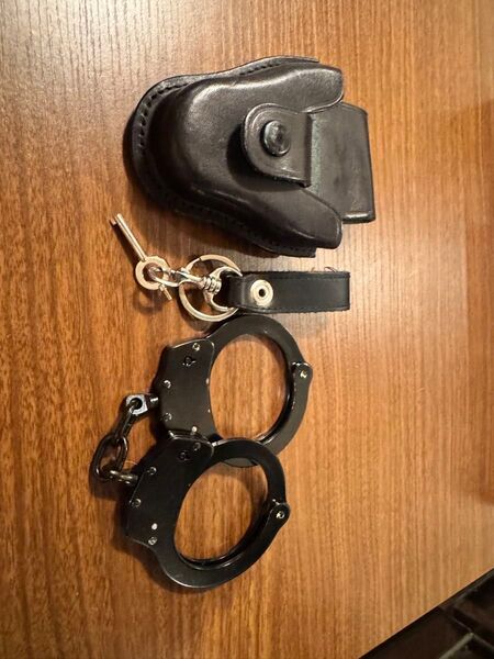 希少 警視庁タイプ 手錠ケース 手錠セット