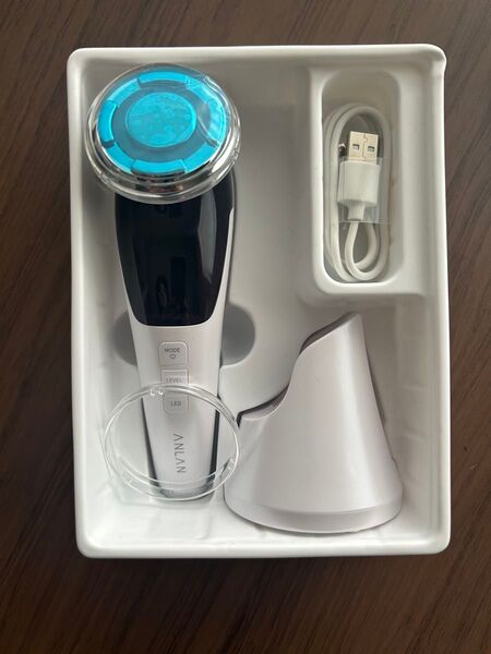 (値下げしました)多機能温冷美顔器 1台8役 定番