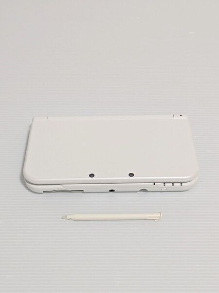美品 Newニンテンドー3DS LL RED-001 パールホワイト 本体 NINTENDO 任天堂