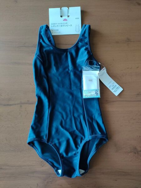 新品 未使用 130センチ ゼッケン付 スイミング水着 ワンピース水着 ガールズ水着 キッズ水着 タグ付き水着 定価1738円