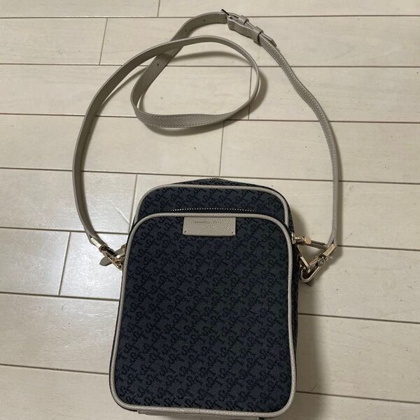 大人気・完売したSamantha・thavasaのショルダーバッグです。お値引き相談承ります。