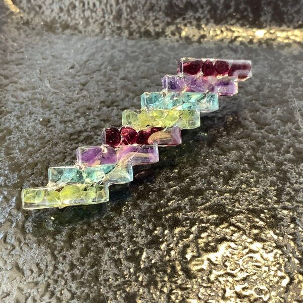 ハンドメイド ヘアクリップ ペリドット ブルーアパタイト アメジスト ガーネット 天然石 さざれ石 レジン